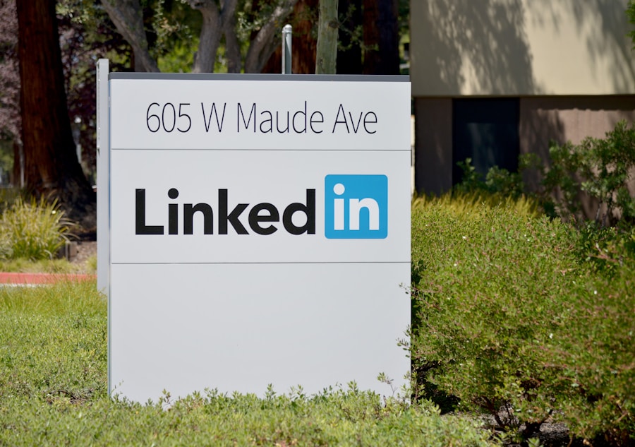 Photo "LinkedIn Growth Hacking: Building Authority in Your Industry"